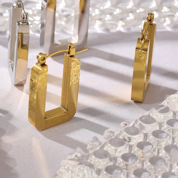 New 18K Gold Plated Square Hoop Earrings - Picture 5 of 5